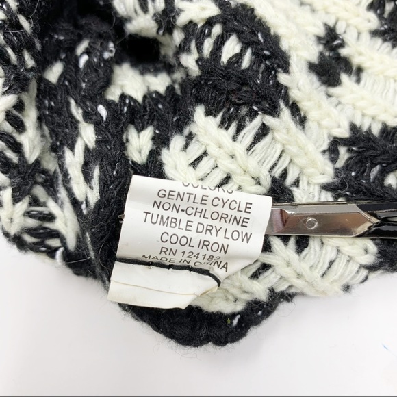Jon & Anna Crewneck Sweater White / Black XL NWT - Picture 15 of 16
